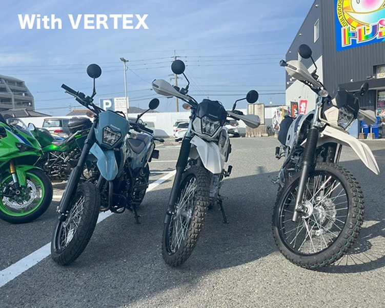 KLX230シリーズ3台並べた前からの画像