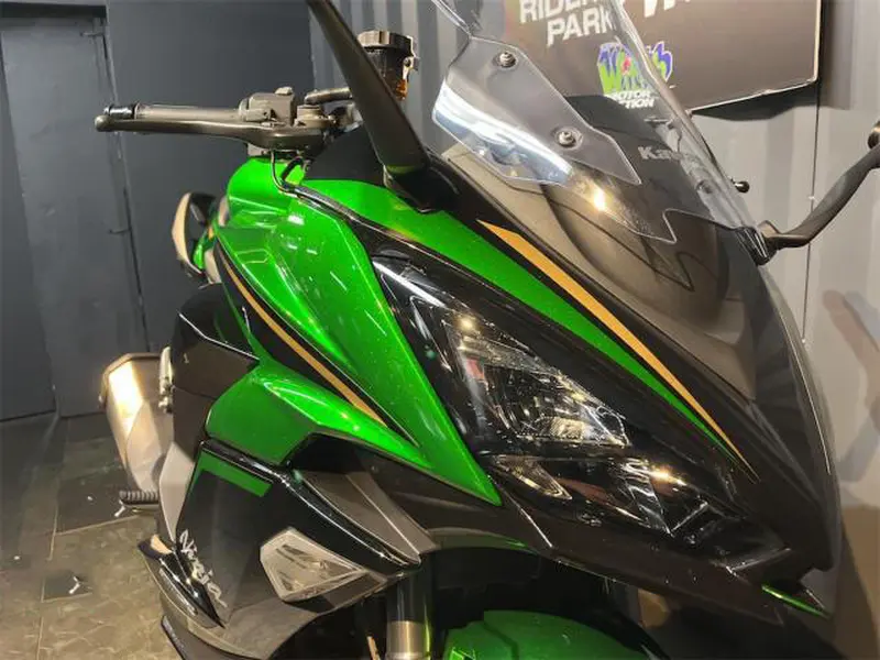 Ninja1100SX SE 2025年モデル グリーン ヘッドライト周り
