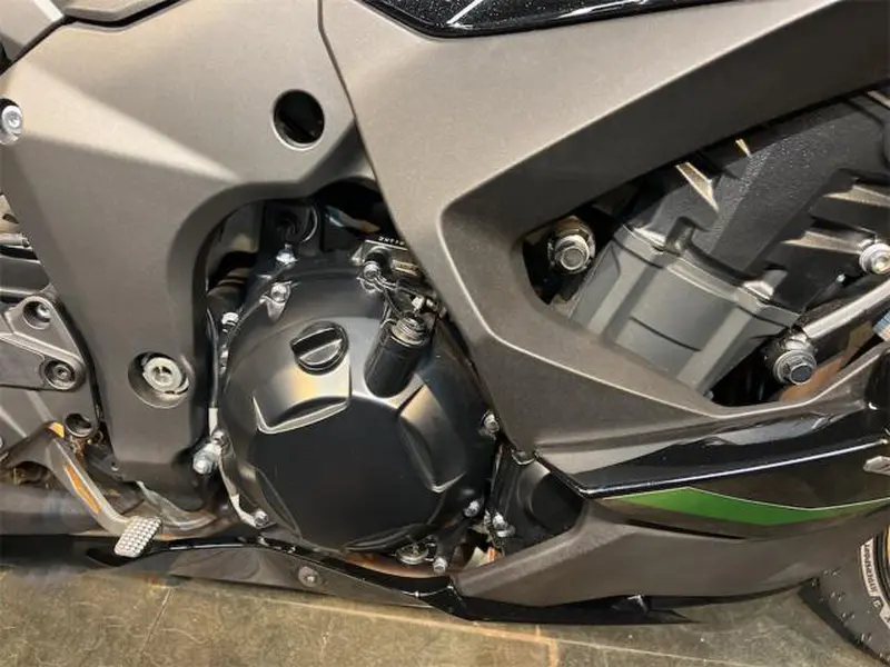 Ninja1100SX SE 2025年モデル グリーン エンジン周り