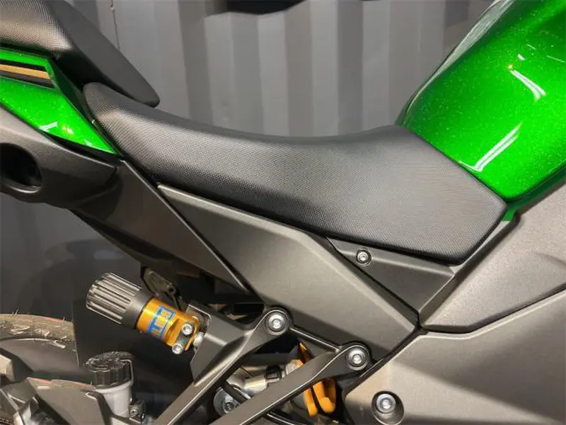 Ninja1100SX SE 2025年モデル グリーン シート周り
