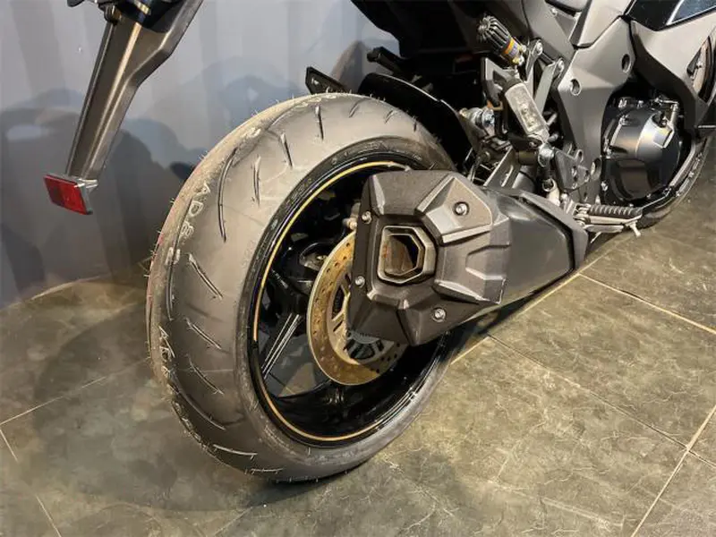 Ninja1100SX SE 2025年モデル グリーン リアタイヤ