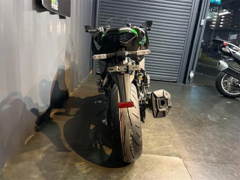 Ninja1100SX SE 2025年モデル グリーン 後ろ
