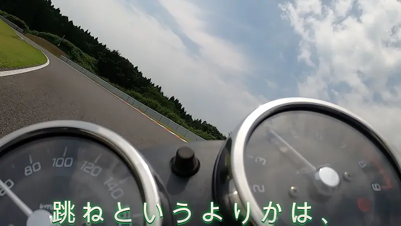 W800のスポークホイールについて（跳ねるというよりかは）