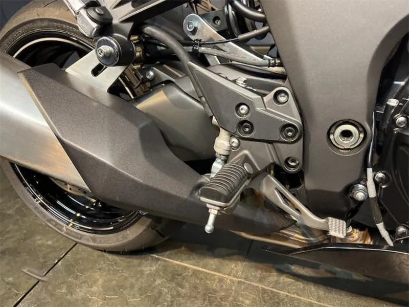 Ninja1100SX 2025年モデル ステップ周り