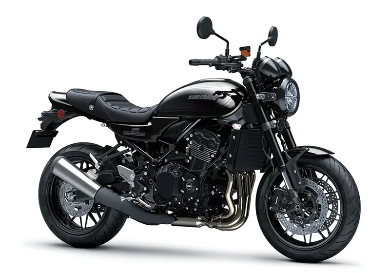 2027年モデル カワサキZ900RS ブラックボールエディション 斜め前から