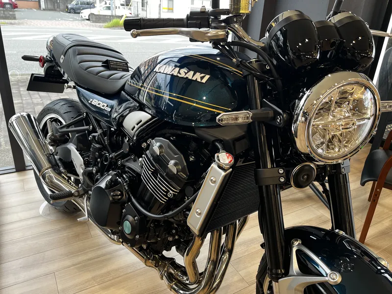2027年モデル カワサキ Z900RS 右斜め前から
