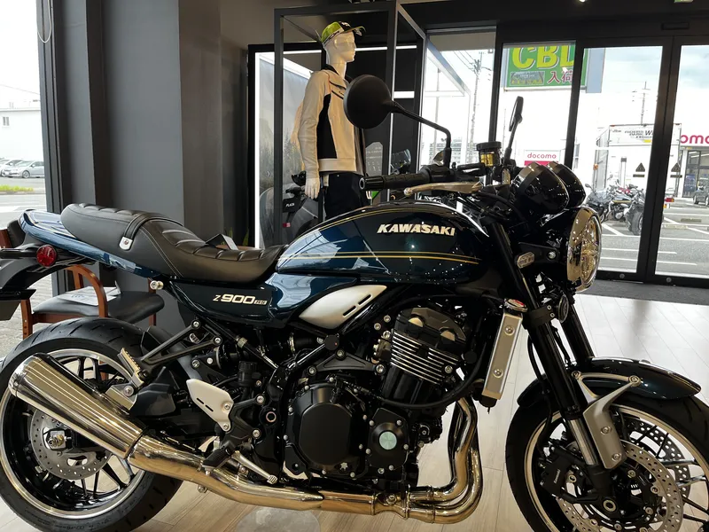 2027年モデル カワサキ Z900RS 真横から