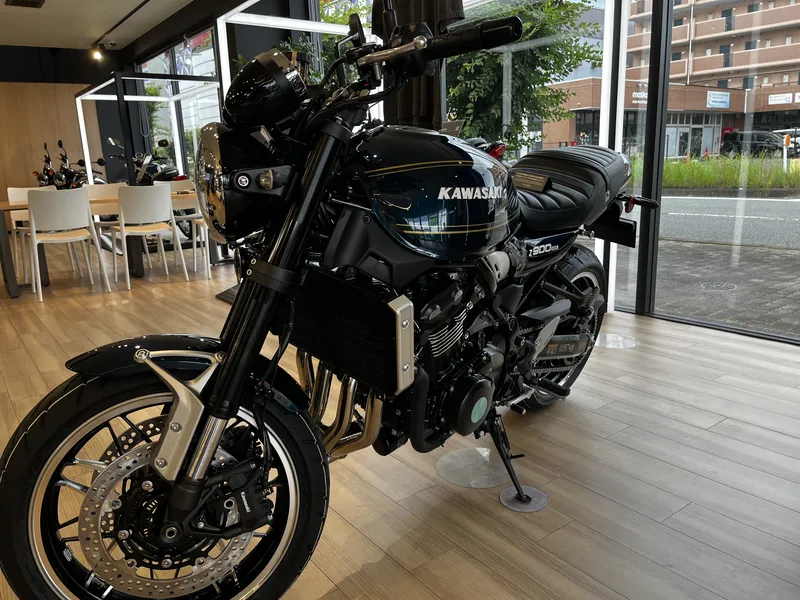 2027年モデル カワサキ Z900RS 左斜め前から