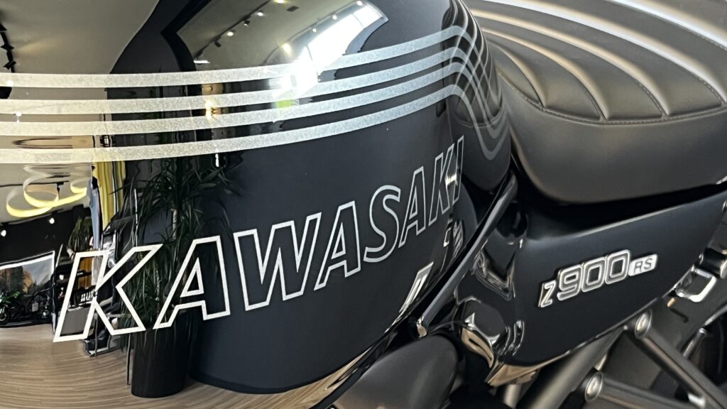 Z900RS カウルを外したカスタム事例